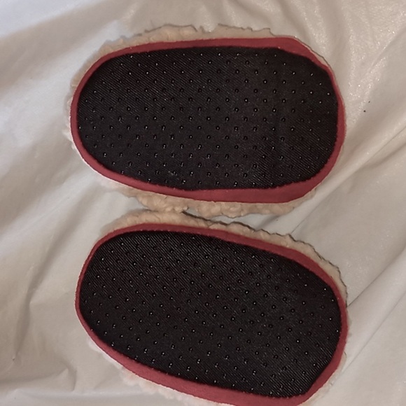 Dear foams baby slippers size 6-9 months. - Picture 2 of 9